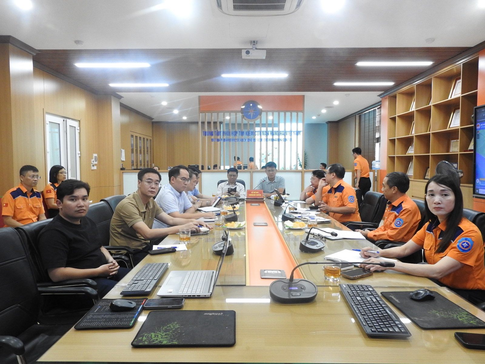 https://vmrcc.gov.vn/data/upload/To%C3%A0n%20c%E1%BA%A3nh%20cu%E1%BB%99c%20h%E1%BB%8Dp%20Th%E1%BB%A9%20tr%C6%B0%E1%BB%9Fng.JPG